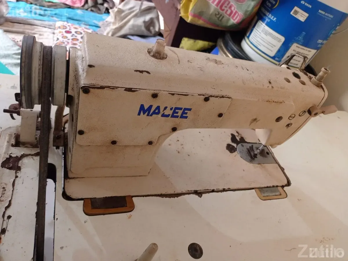 Heavy Industrial Sewing Machine with Motor - મશીનરી - જામજોધપુર - Image 3