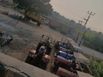 તેક્તર વેચવાના છે તેક્તર વેચવાના છે