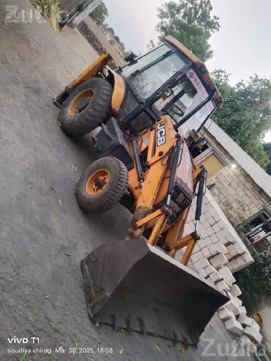 JCB Backhoe Loader 2011 with 360 Breaker - Construction Vehicles - Junagadh City - Image 3