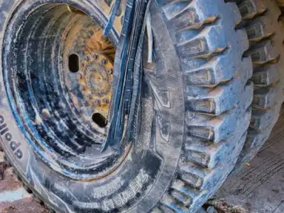 Apollo 750x16 Lug Truck Tyre for Sale Apollo 750x16 Lug Truck Tyre for Sale