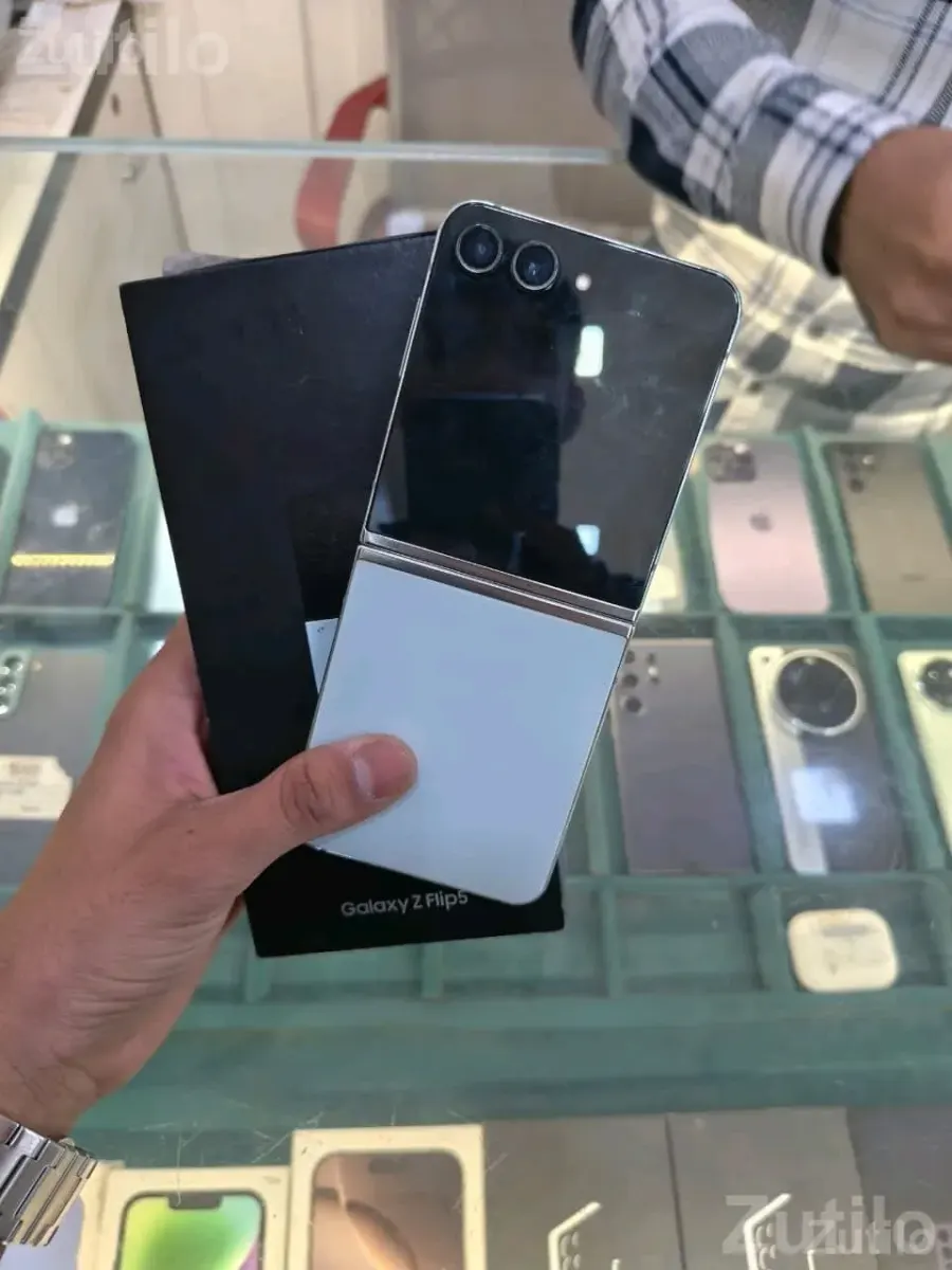 Samsung Galaxy Z Flip5 8GB 256GB - Mobile Phones - Surendranagar City - Image 3