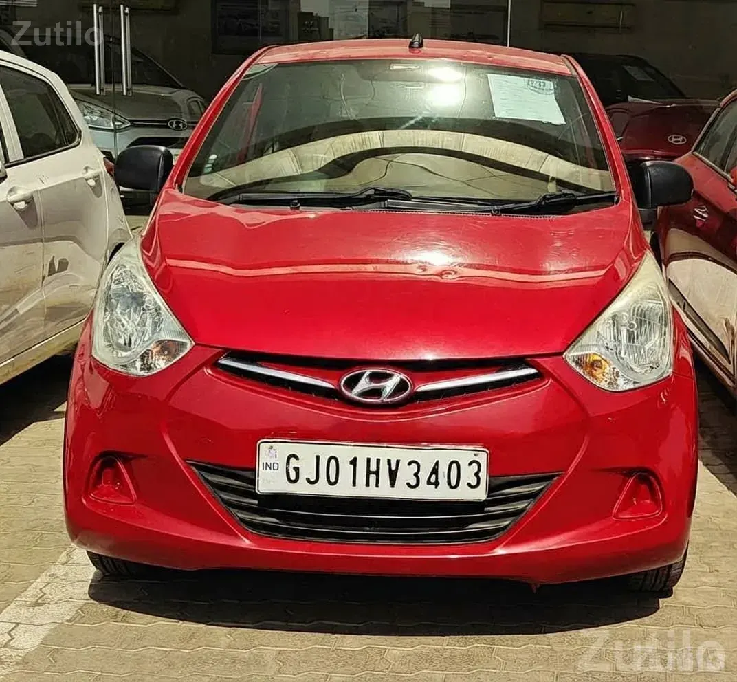 Hyundai Eon 2017 Red Hatchback - Cars - Ahmedabad City - Image 1