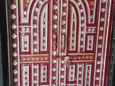 Door Painting and Oil Paint Work Service Door Painting and Oil Paint Work Service