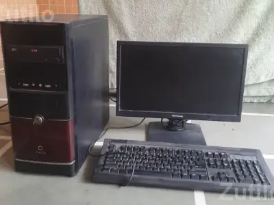 Desktop Computer Set with Monitor and Keyboard Desktop Computer Set with Monitor and Keyboard