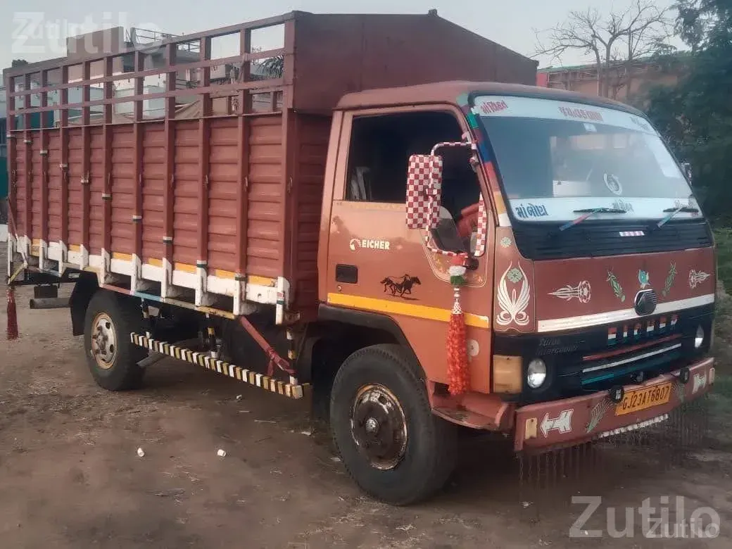 Eicher 2011 Cargo Truck - ટ્રક અને લોરી - છત્રાલ - Image 2