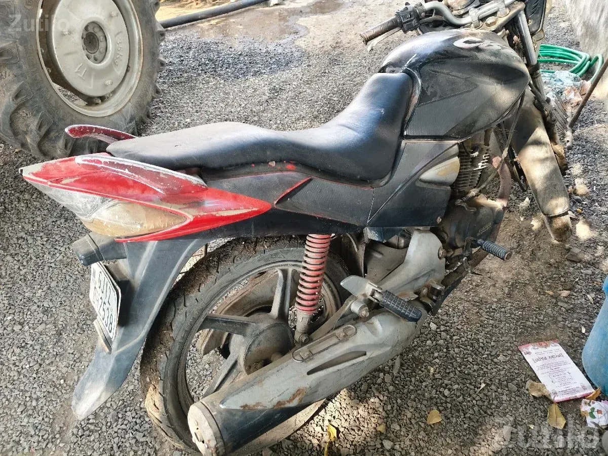Used Hero Honda CBZ 2011 Motorcycle - બાઇક્સ - કલ્યાણપુર - Image 3