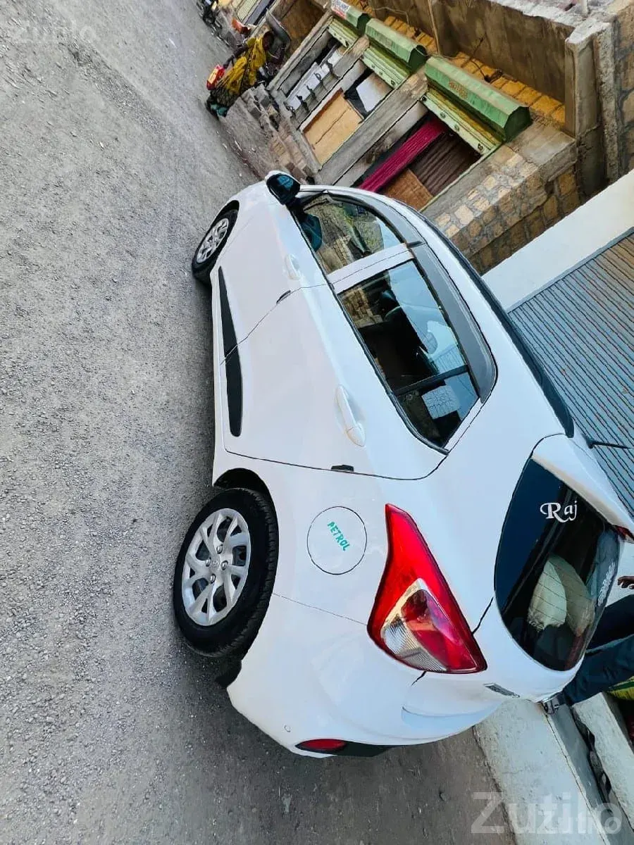Hyundai Grand i10 white petrol car - કાર - ભેસાણ - Image 3