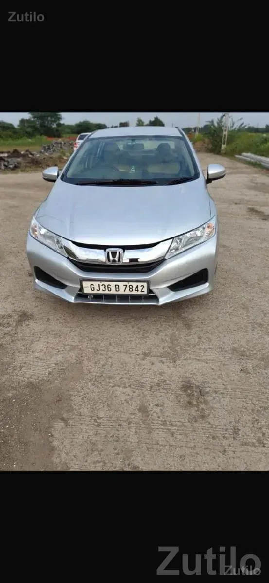 Silver Sedan Four Wheeler Car - કાર - મેન્ડરડા - Image 3