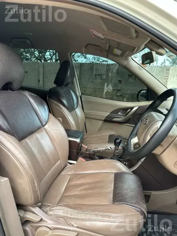 Mahindra XUV500 W8 2014 Diesel Manual - Cars - Rajkot City - Image 5