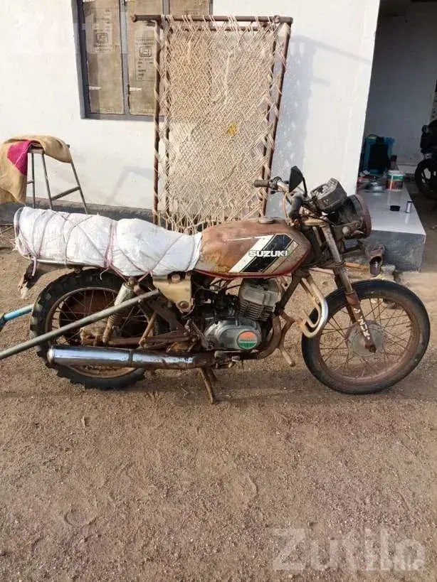 Suzuki Motorcycle with New Tyres - Bikes - Bhanvad - Image 2