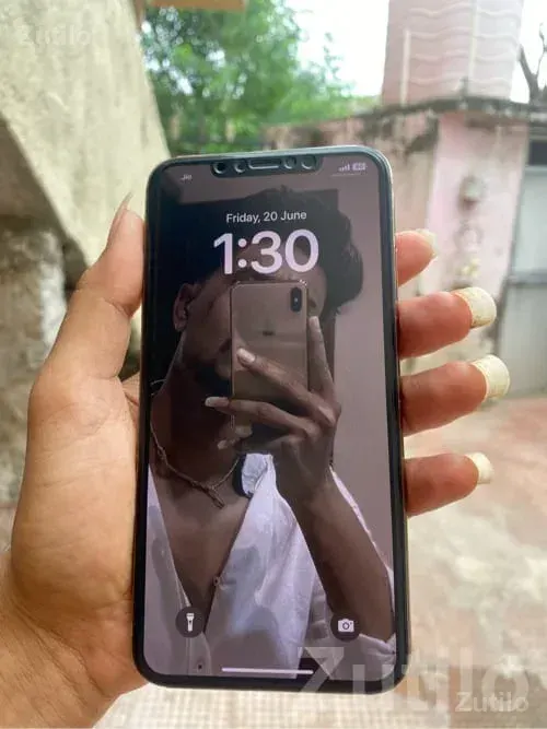 Gold Apple iPhone X in Good Condition - Mobile Phones - Bhanvad - Image 2
