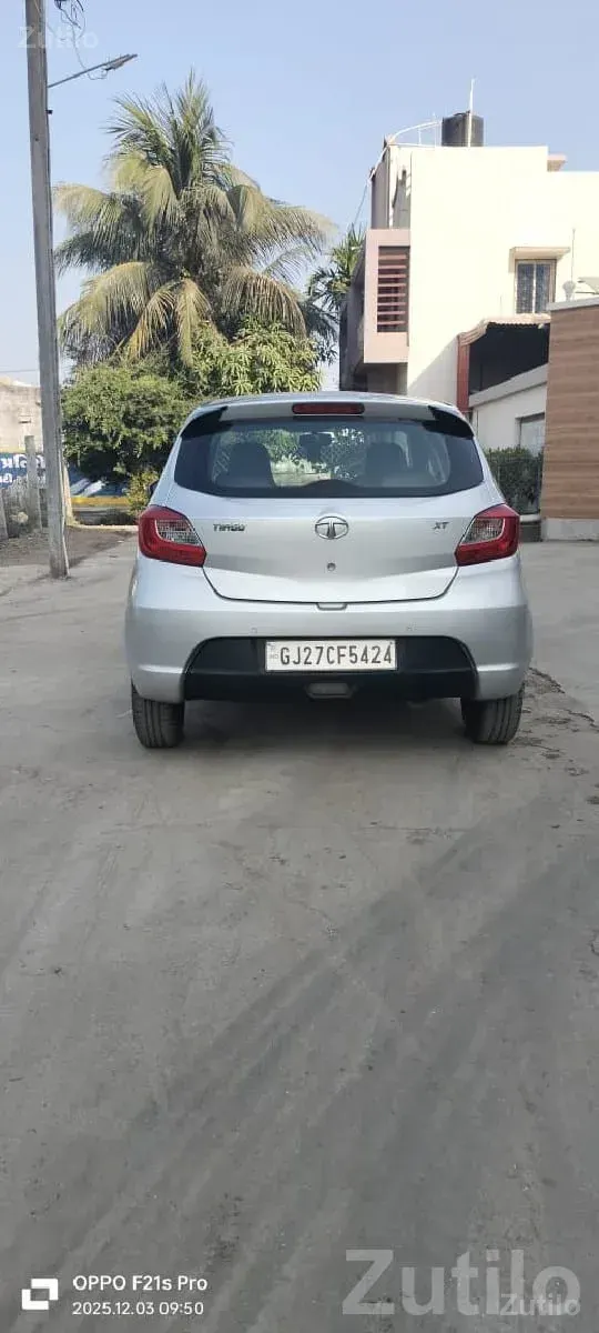 Tata Tiago XT Petrol CNG Silver Hatchback - કાર - કેશોદ - Image 5