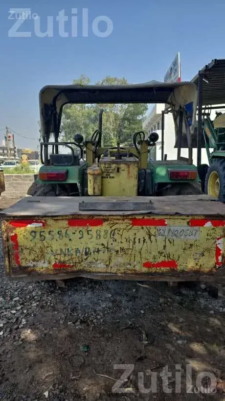 2010 Loader Tractor with Front Bucket - Construction Vehicles - Wankaner - Image 3