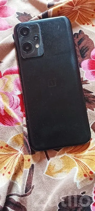 Sleek Android Smartphone with Big Display - Mobile Phones - Upleta - Image 3