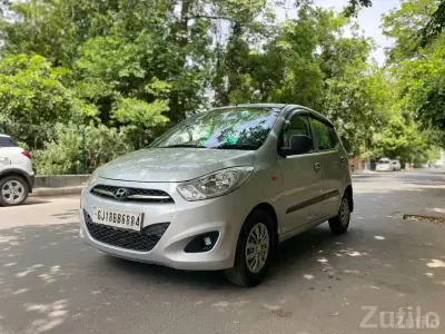 2013 Hyundai i10 Silver Hatchback 2013 Hyundai i10 Silver Hatchback
