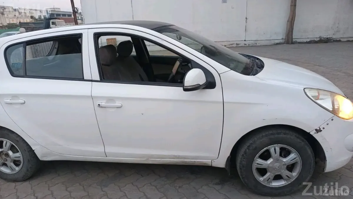 Hyundai i20 2011 Second Owner Car - Cars - Rajkot City - Image 3