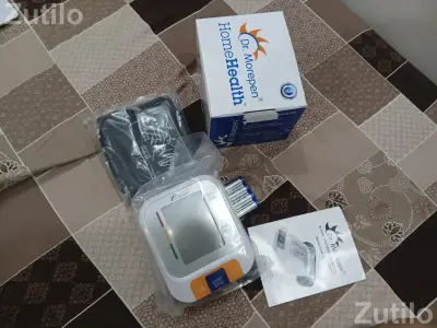 BLOOD PRESSURE MONITOR