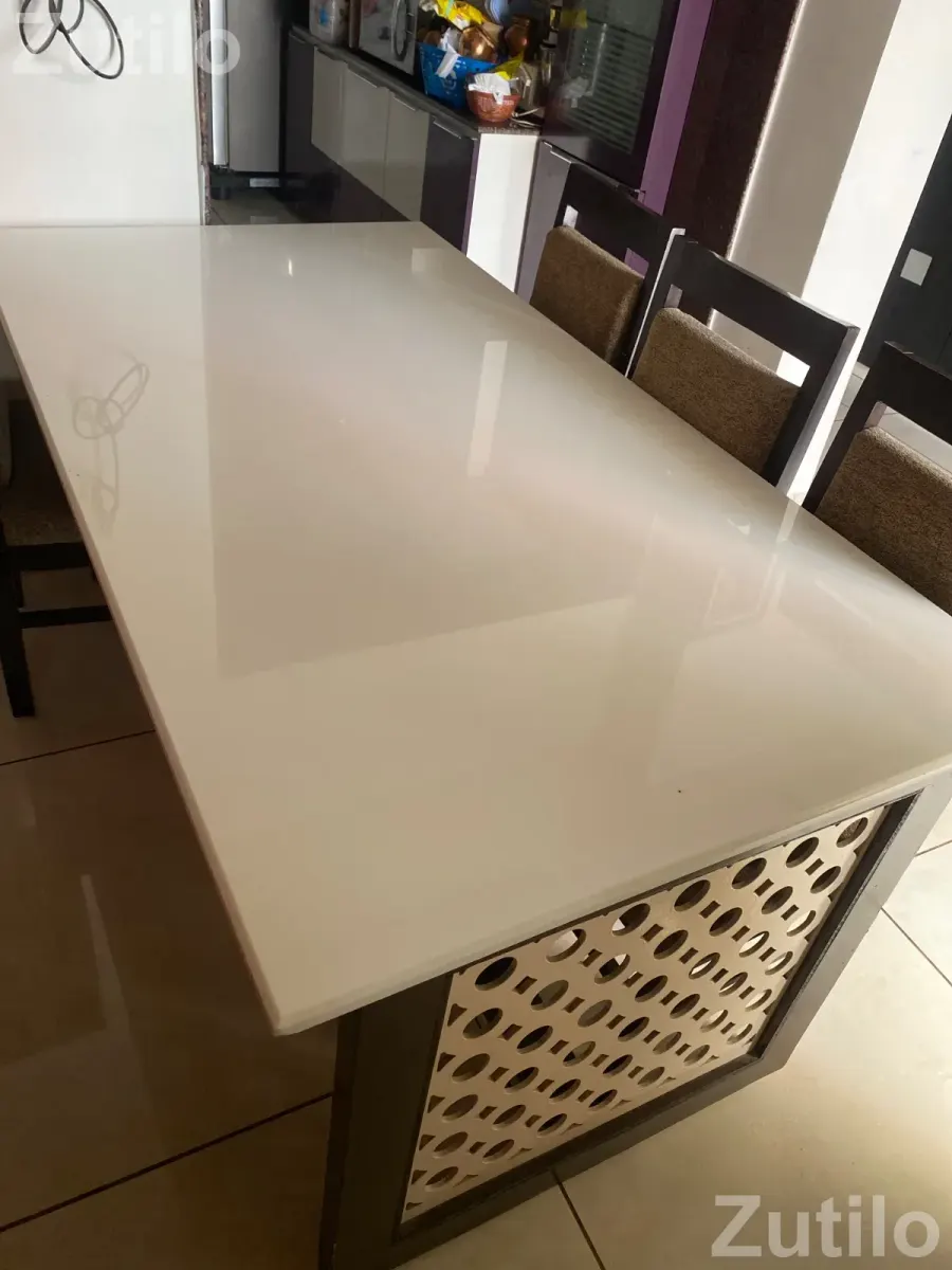 Dinning table(with chairs) - ડાઇનિંગ ટેબલ અને સેટ - અમદાવાદ શહેર - Image 2