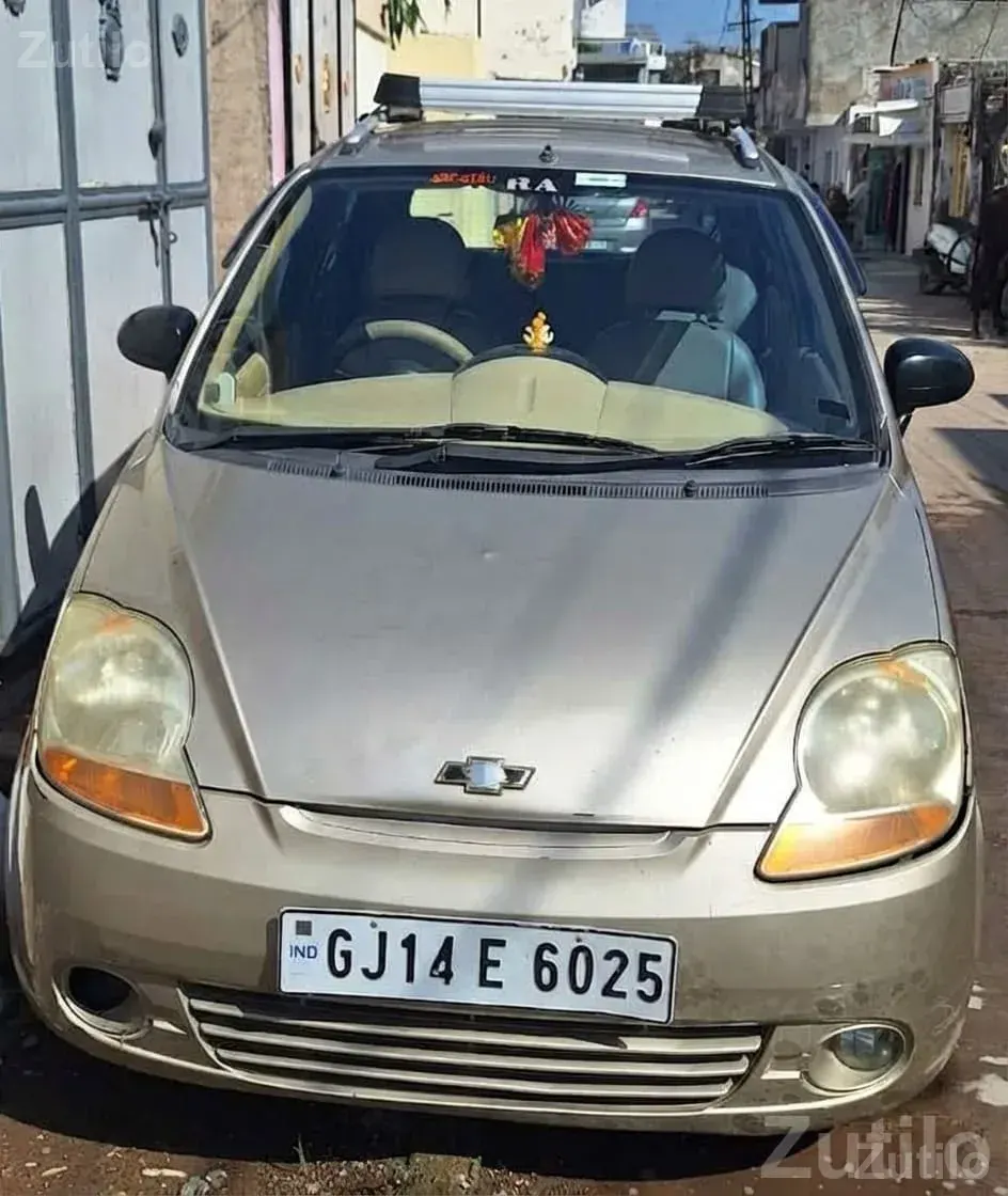 Chevrolet Spark 2012 LT Silver Hatchback - કાર - અમરેલી - Image 4