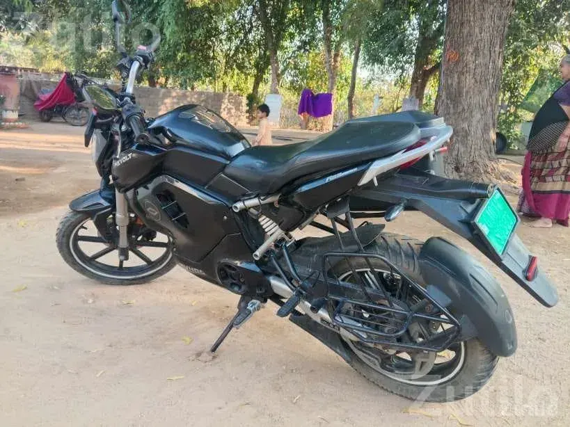 Revolt RV400 Electric Bike with New 2025 Battery - બાઇક્સ - ભાભર - Image 4