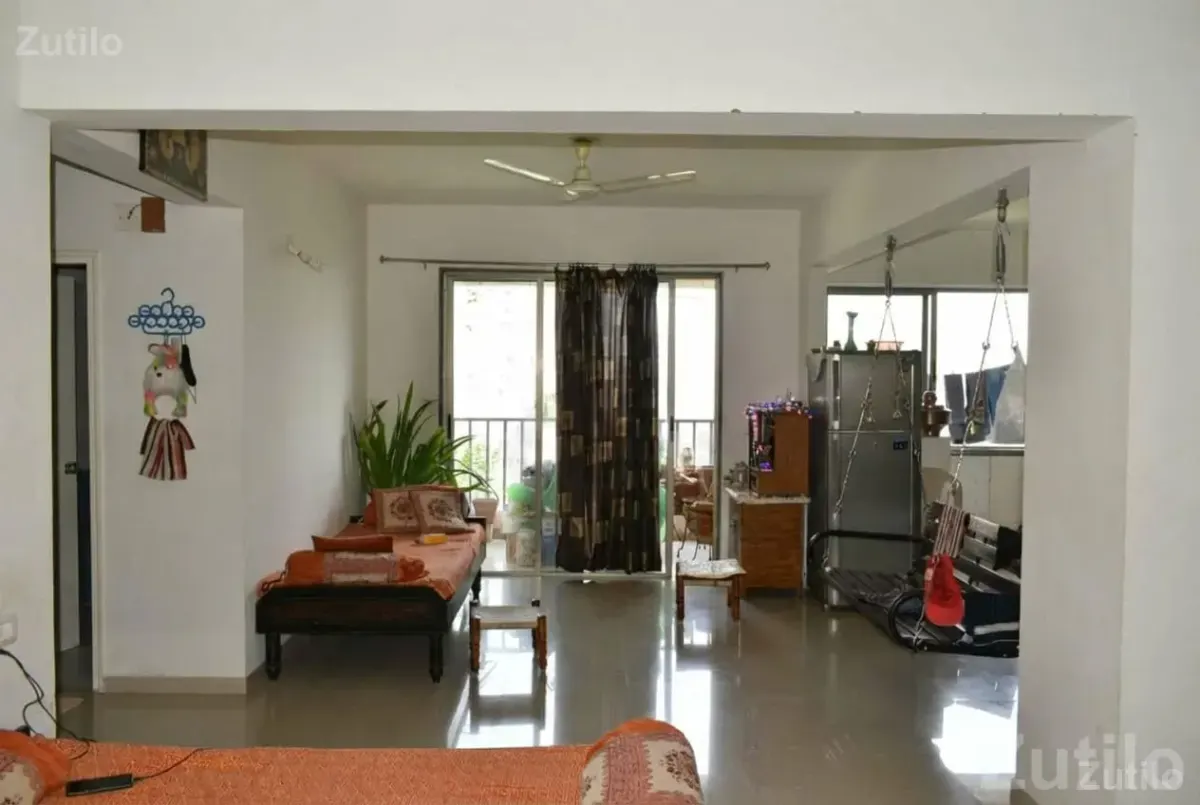 Spacious 3 BHK Flat for Sale 1980 Sq Ft - House for Sale - Detroj-Rampura - Image 2
