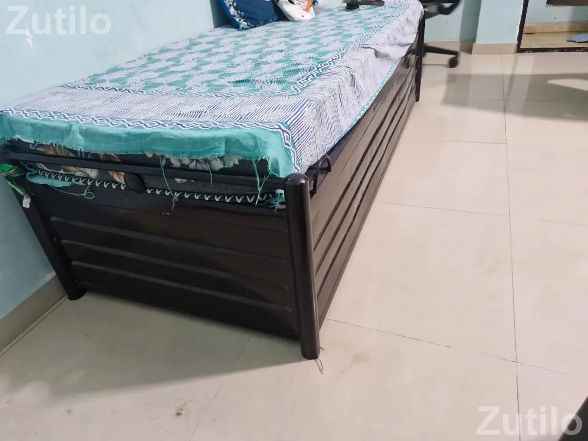 Set of two hydrolic settees with 5 Inch metress - પલંગ અને ગાદલા - વડોદરા શહેર - Image 5