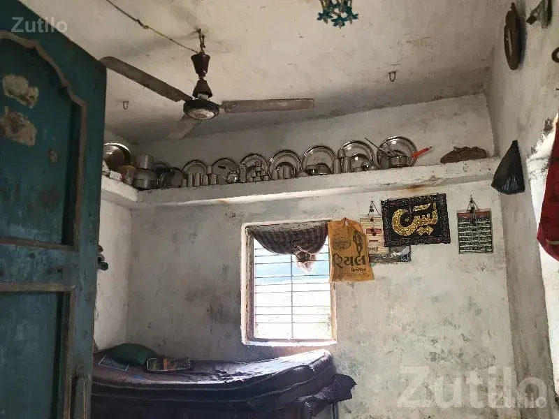 Old House for Sale in Keshod - House for Sale - Keshod - Image 3