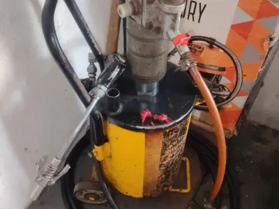 Grease Pump Machine with Hose and Gun