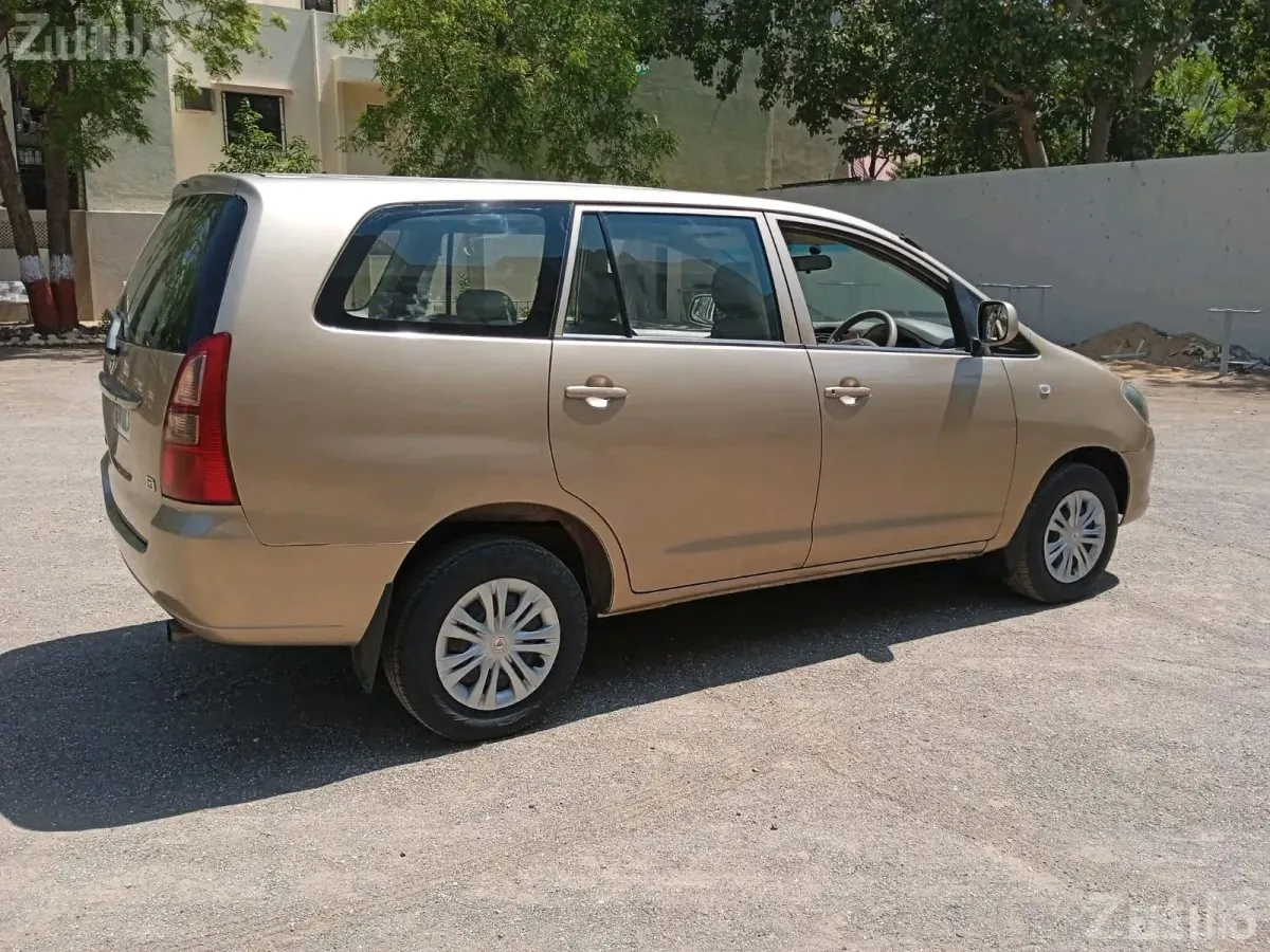 Toyota Innova 2.0 G Petrol 2005 - Cars - Rajkot City - Image 3