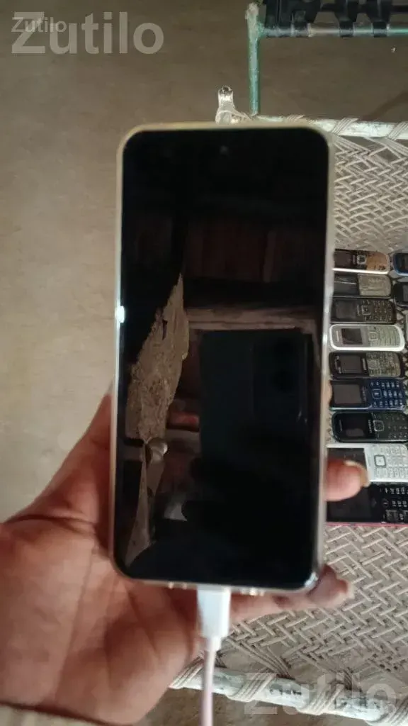 Smartphone for Sale with Punch Hole Display - Mobile Phones - Mahuva - Image 4