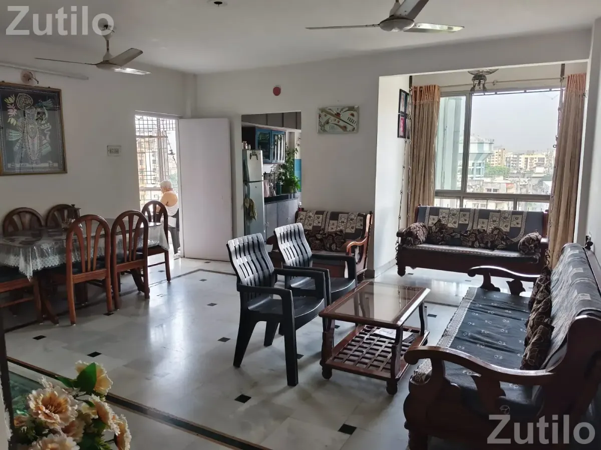 1410 sqft MAIN ROAD SIDE 2 BHK FLAT FOR SALE - House for Sale - Surat City - Image 2