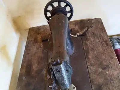 Old Manual Sewing Machine for Repair Old Manual Sewing Machine for Repair