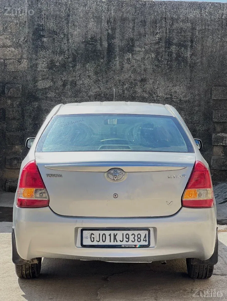 Toyota Etios VX Petrol - Cars - Keshod - Image 2