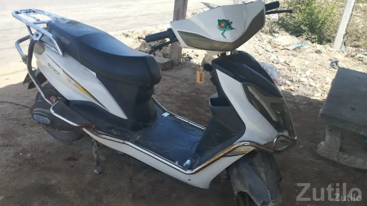 Electric Scooter for Sale White and Black - બાઇક્સ - માંગ્રોળ - Image 2