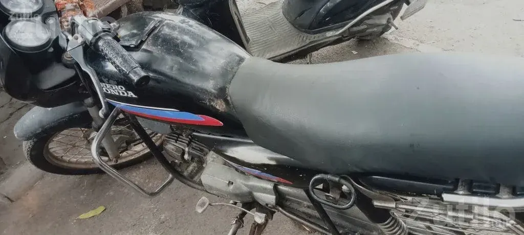 Hero Honda Splendor 2001 Bike - Bikes - Surat City - Image 3