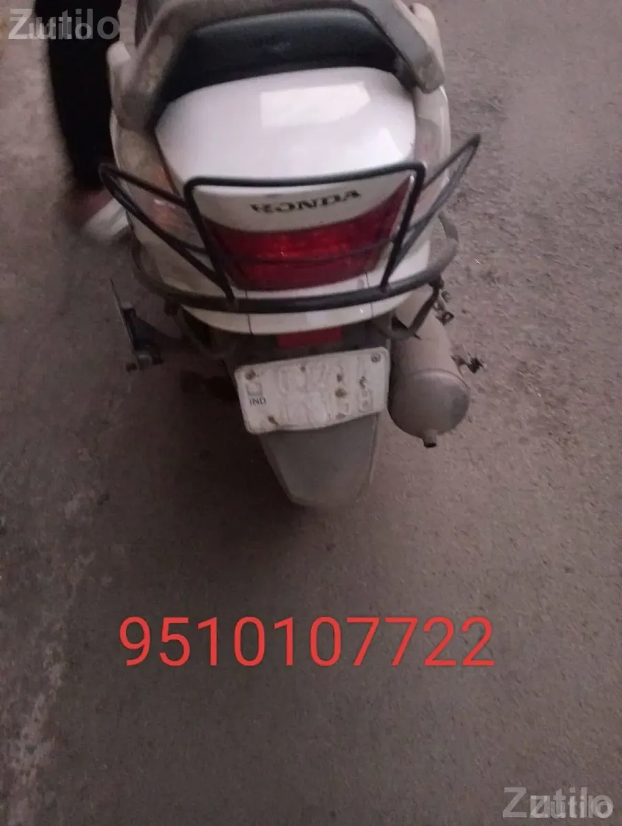 Honda Aviator 2013 White Scooter - બાઇક્સ - સુરત શહેર - Image 2