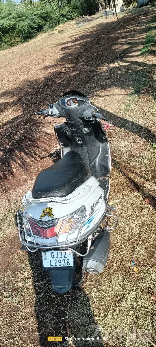 Hero Maestro Edge 2017 Scooter for Sale - Bikes - Sutrapada - Image 3