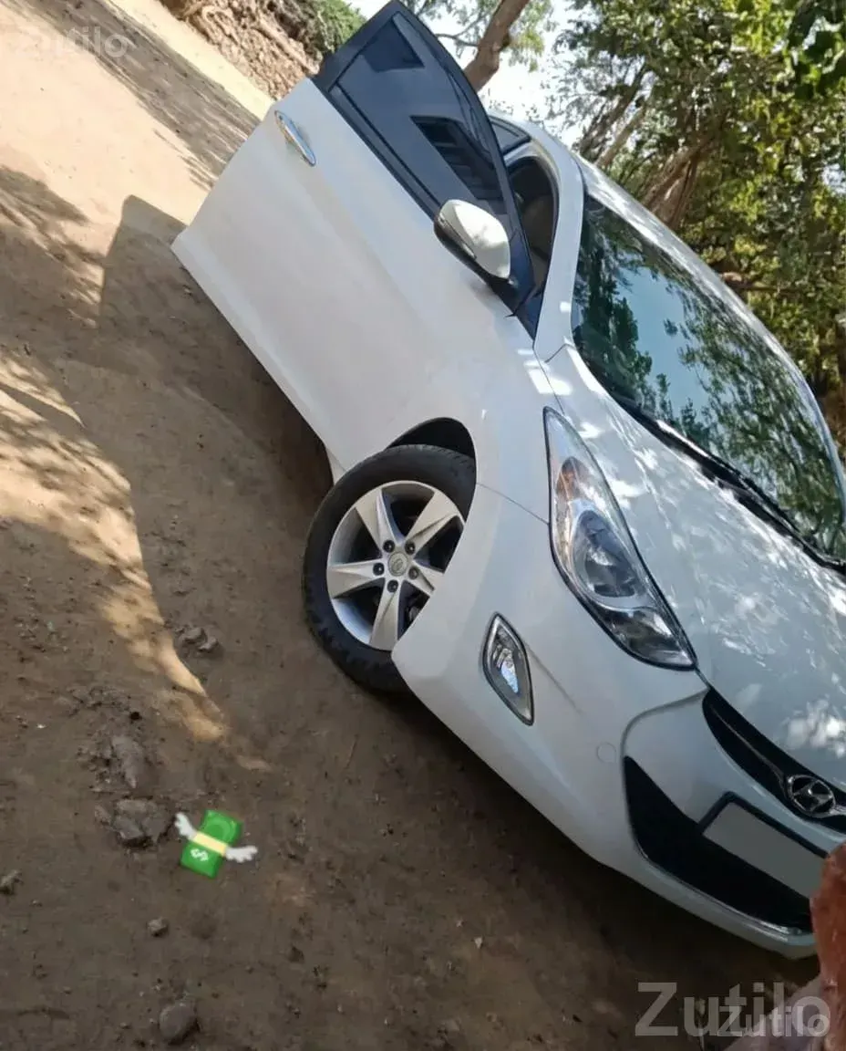 Hyundai Elantra White Wedding Car - Cars - Himmatnagar - Image 4