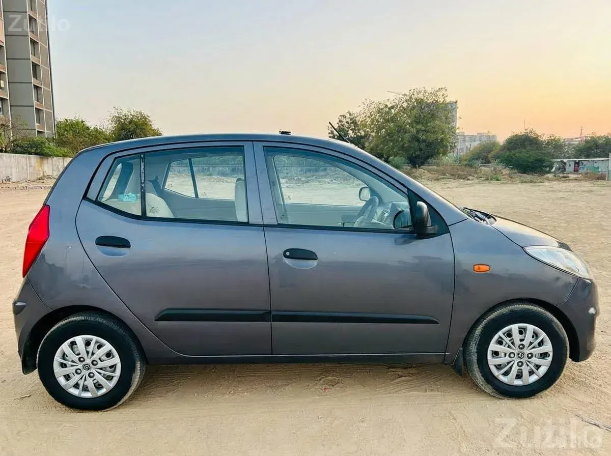 Hyundai i10 Magna Petrol 2015 – Neat Interior - કાર - અમદાવાદ શહેર - Image 3