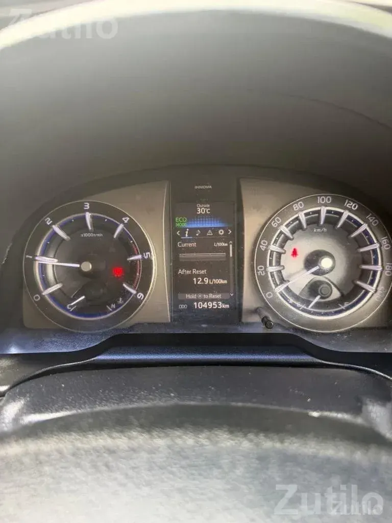 Toyota Innova Crysta V 2016 Single Owner - Cars - Rajkot City - Image 4
