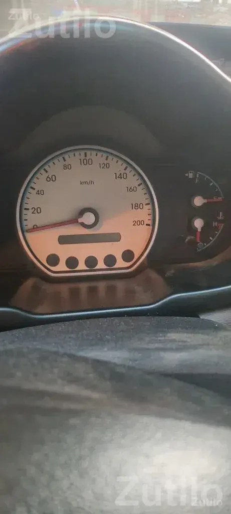 2010 Hyundai i10 Petrol with Music System - Cars - Nadiad - Image 5