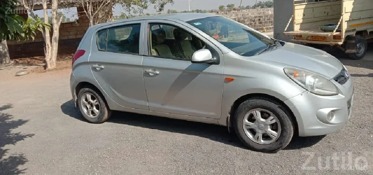 Hyundai i20 Asta Silver Hatchback - Cars - Bhanvad - Image 2