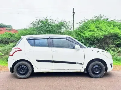White Maruti Swift VDI Diesel Hatchback White Maruti Swift VDI Diesel Hatchback