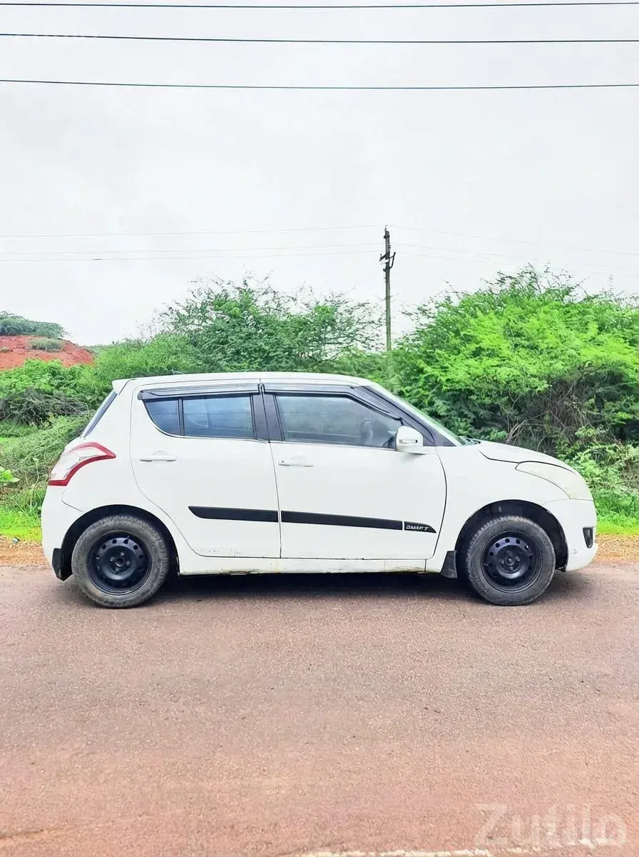 White Maruti Swift VDI Diesel Hatchback - Cars - Kalyanpur - Image 1