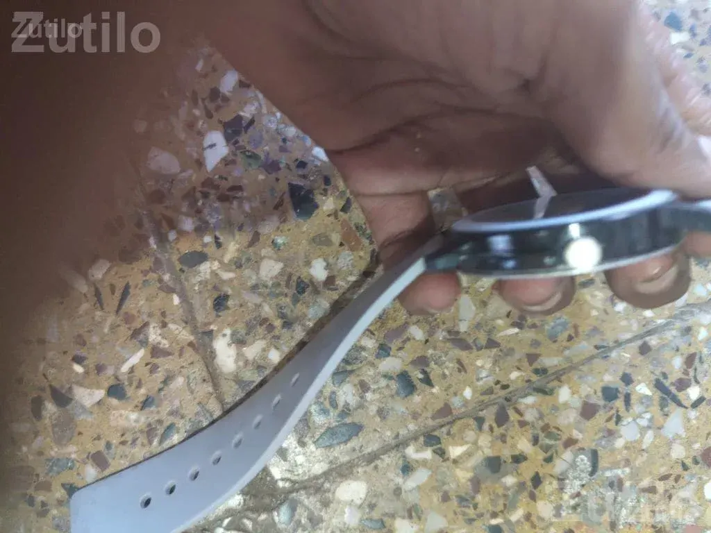 Future Time Analog Wrist Watch - Fashion Accessories - Lathi - Image 2
