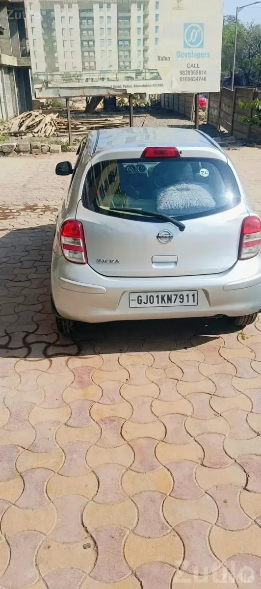 2011 Nissan Micra Silver Hatchback - કાર - અમદાવાદ શહેર - Image 3
