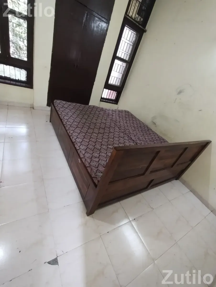 King size Shisham wood bed( 6'X6.5') - પલંગ અને ગાદલા - અમદાવાદ શહેર - Image 4