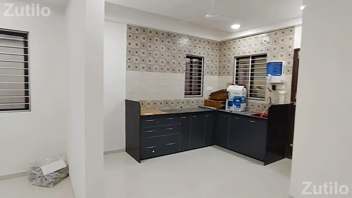 2 BHK semi furnished flat available for rent - ઘર ભાડે માટે - વડોદરા શહેર - Image 2