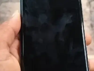 Sleek Bezel‑Less Android Smartphone Sleek Bezel‑Less Android Smartphone