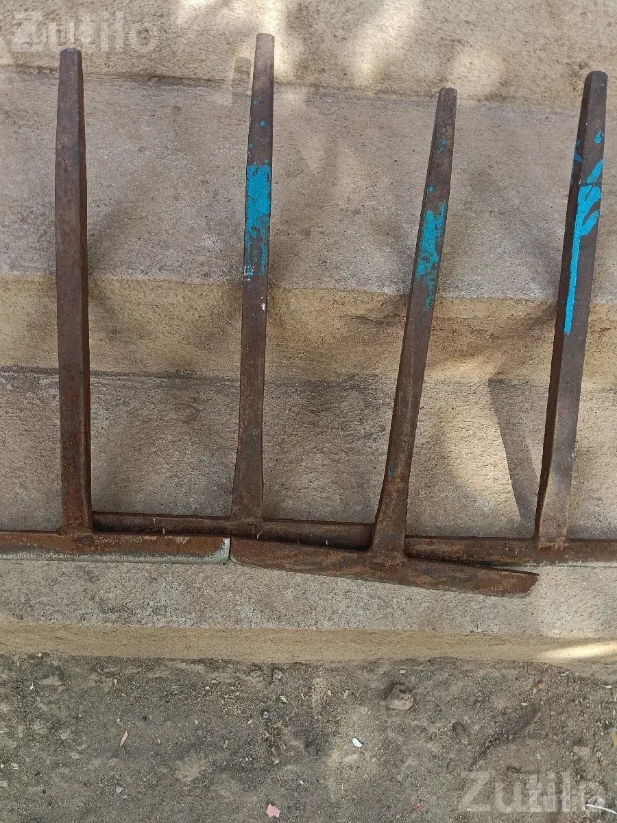 Used Iron Grill Railing Pieces Set of 4 - ટૂલ્સ અને હાર્ડવેર - ઢોકડવા - Image 2